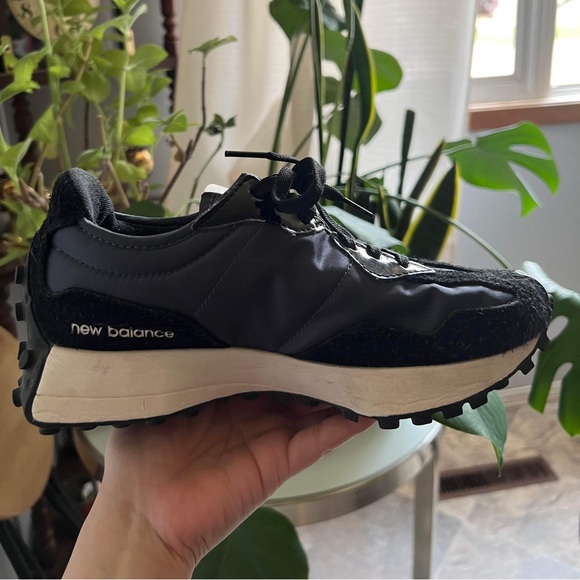 Women’s New Balance 327 - Picture 3 of 7